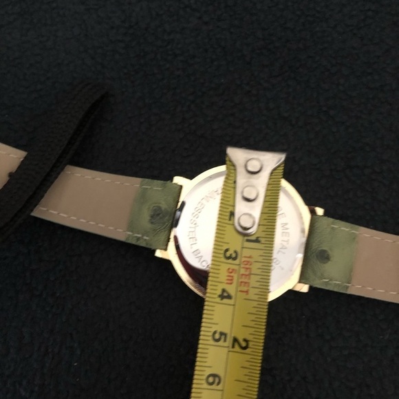 Embassy Quartz Watch with 5 Bands - Picture 3 of 4